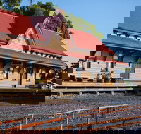 Tracks on Point - Hotel Accommodation