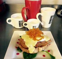 Dampir Beachfront Cafe  Takeaway - Hotel Accommodation