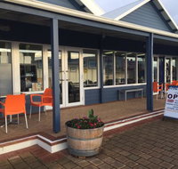 DeckChair Cafe - Hotel Accommodation