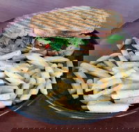 Two Little Black Birds Cafe - Hotel Accommodation