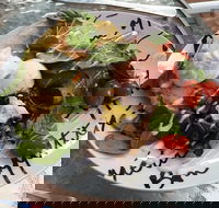 Along Came Henry - Hotel Accommodation