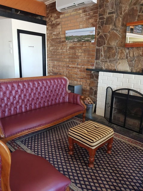 Meningie Hotel Bistro - Hotel Accommodation 6