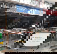 Freddies Cafe De Paris - Hotel Accommodation