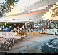 Mano's Restaurant - Hotel Accommodation