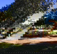 Gudjuda Deck Cafe - Hotel Accommodation