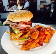 Gin Gin Hotel - Hotel Accommodation