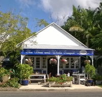 The Blue and White Teapot Cafe - Hotel Accommodation