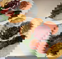 Ronnie'z Cafe and Take Away - Hotel Accommodation