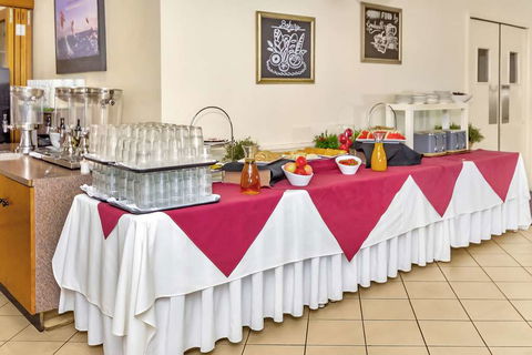 Comfort Inn & Suites Goodearth - Hotel Accommodation 9