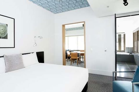 Peppers Gallery Hotel, Canberra - Hotel Accommodation 12