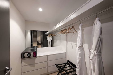 Hilton Adelaide - Hotel Accommodation 16