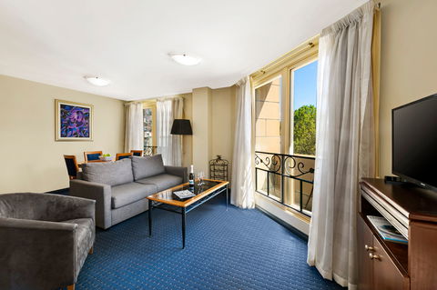 Quest Savoy - Hotel Accommodation 9