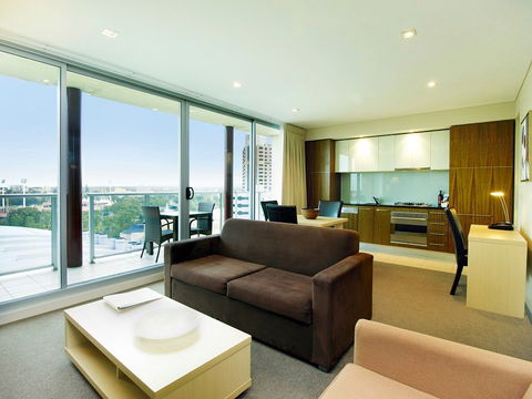 Oaks Embassy - Hotel Accommodation 3