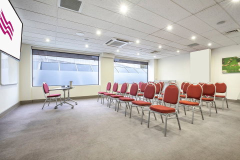 Crowne Plaza Canberra - Hotel Accommodation 9