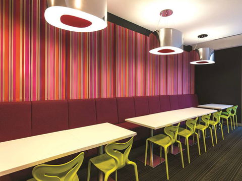 Travelodge Melbourne Docklands - Hotel Accommodation 17