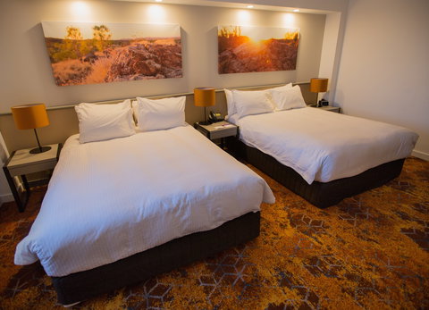 Crowne Plaza Alice Springs Lasseters - Hotel Accommodation 12