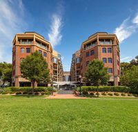 Amora Hotel Riverwalk Melbourne - Hotel Accommodation