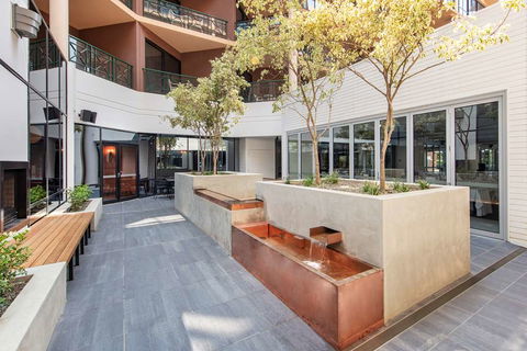 Amora Hotel Riverwalk Melbourne - Hotel Accommodation 2