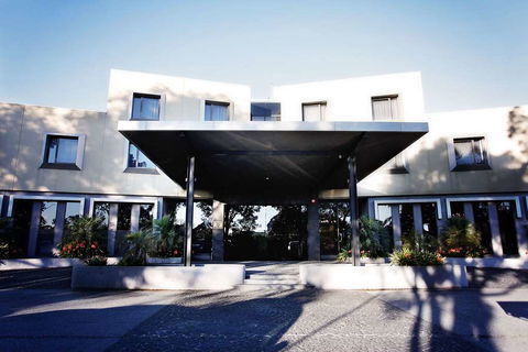 Golden Pebble Hotel - Hotel Accommodation 0