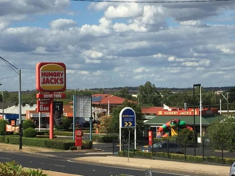 Across Country Motel & Svcd Apts - Hotel Accommodation 1