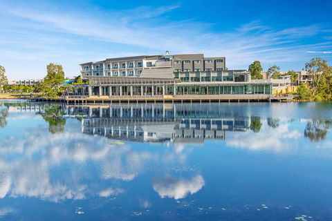Best Western Plus North Lakes Hotel - Hotel Accommodation 1