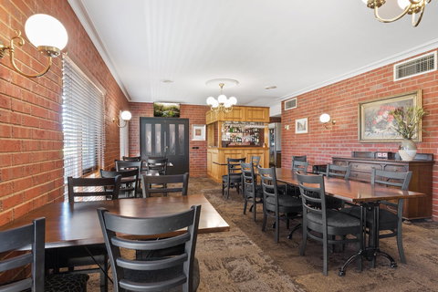 Burke & Wills Motor Inn - Hotel Accommodation 9