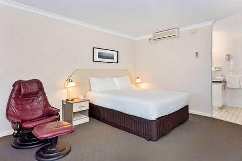 Quality Inn Railway - Hotel Accommodation 8