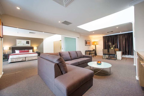 Ramada Hotel & Suites Sydney Cabramatta - Hotel Accommodation 6
