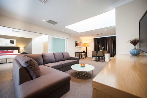 Ramada Hotel & Suites Sydney Cabramatta - Hotel Accommodation 7