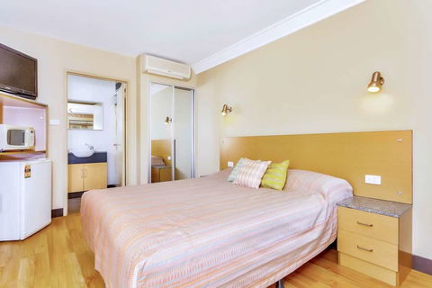 Econo Lodge Karratha - Hotel Accommodation 8
