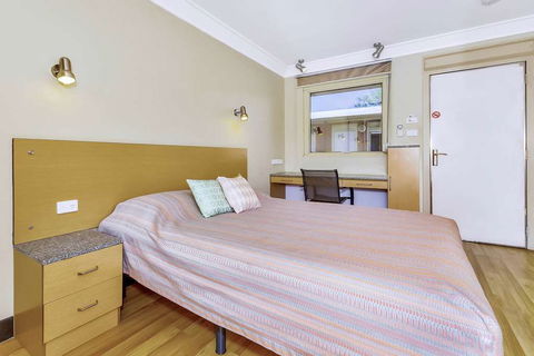 Econo Lodge Karratha - Hotel Accommodation 10