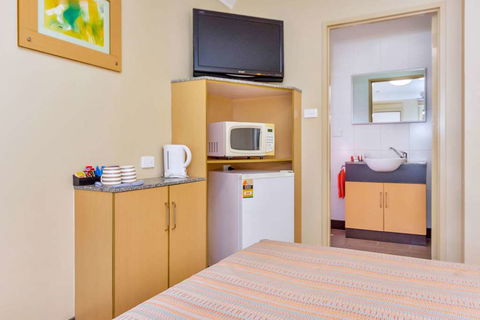 Econo Lodge Karratha - Hotel Accommodation 11