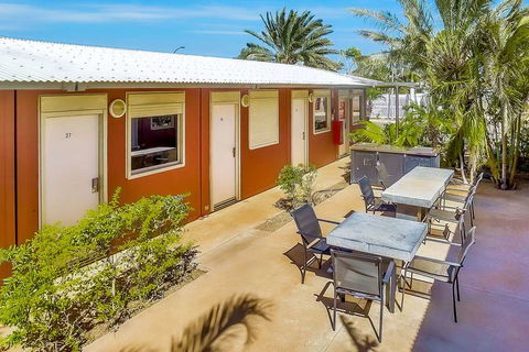Econo Lodge Karratha - Hotel Accommodation 13