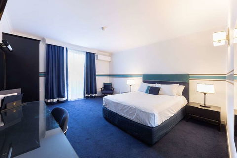 Ramada By Wyndham Diplomat Canberra - Hotel Accommodation 3