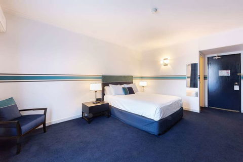 Ramada By Wyndham Diplomat Canberra - Hotel Accommodation 4
