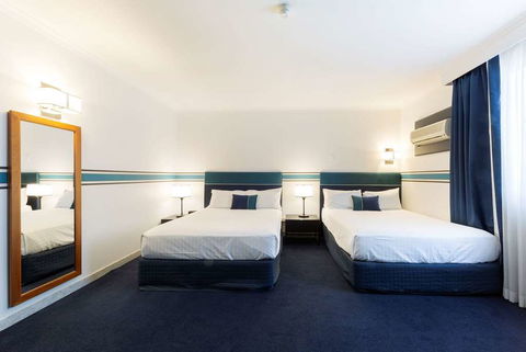 Ramada By Wyndham Diplomat Canberra - Hotel Accommodation 7