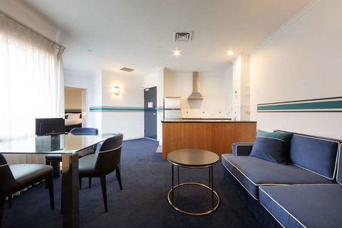 Ramada By Wyndham Diplomat Canberra - Hotel Accommodation 8