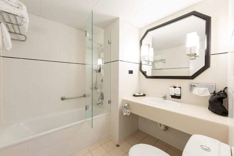Ramada By Wyndham Diplomat Canberra - Hotel Accommodation 9