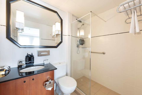 Ramada By Wyndham Diplomat Canberra - Hotel Accommodation 10