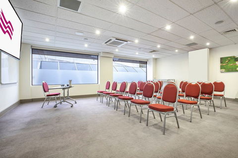 Crowne Plaza Canberra - Hotel Accommodation 9