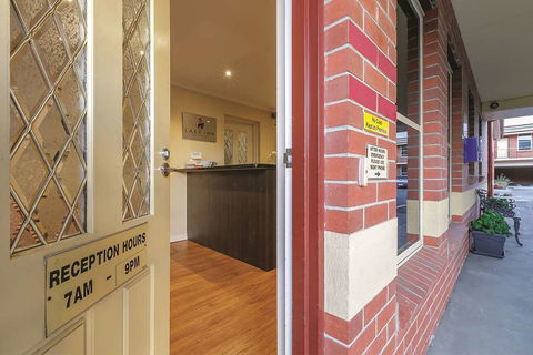 Lake Inn Ballarat - Hotel Accommodation 2