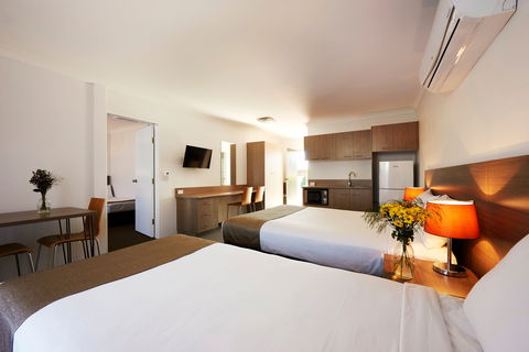 Adelong Motel - Hotel Accommodation 2