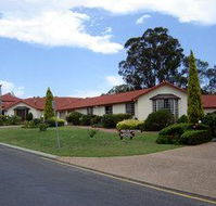 McNevins Warwick Motel - Hotel Accommodation