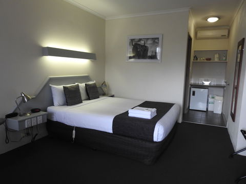 Wine Village Motor Inn - Hotel Accommodation 9