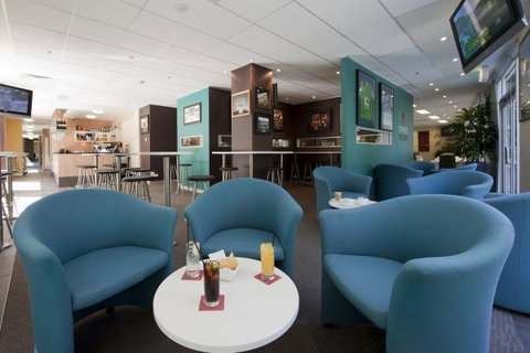 Pacific Suites Canberra - Hotel Accommodation 3
