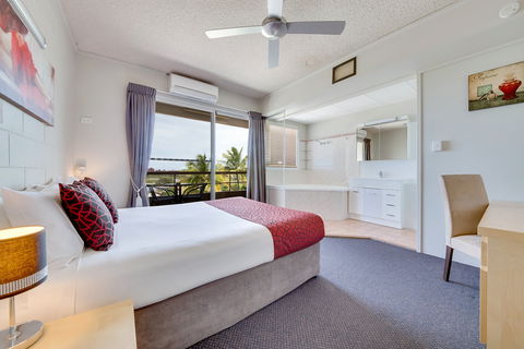 Camelot Motel - Hotel Accommodation 2