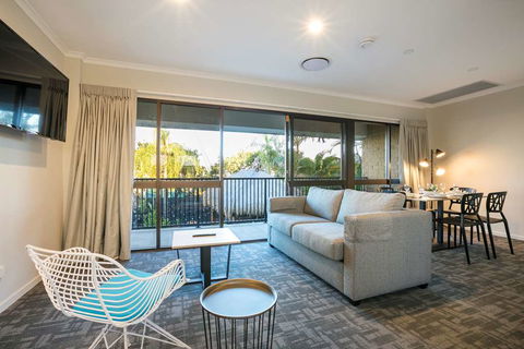 Kawana Waters Hotel by NightCap - Hotel Accommodation 5