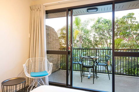 Kawana Waters Hotel by NightCap - Hotel Accommodation 6