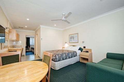 Colonial Terrace Motor Inn - Hotel Accommodation 1