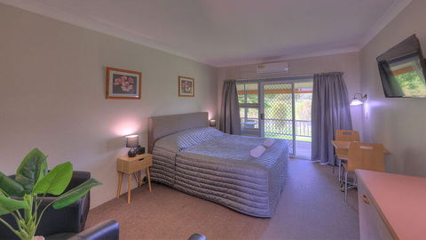 Jacaranda Motor Lodge - Hotel Accommodation 1